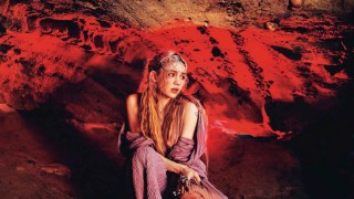 Grimes продава душата си