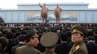 Поклонение пред Великия вожд - задължително за туристите в Северна Kорея