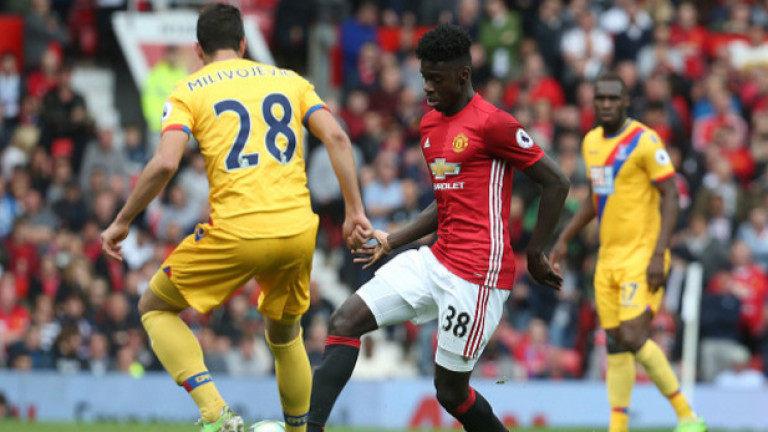 Наполи си хареса защитник на Ман Юнайтед