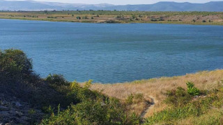 Тяло на удавник изплува в Мандренското езеро край Бургас съобщава