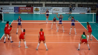 Воденият от Димо Тонев национален отбор на България за девойки