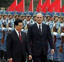 От Пекин Ширак призовава EС да отмени оръжейното ембарго в Китай