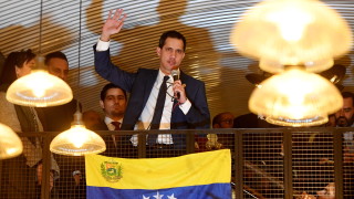 За опозиционният лидер Хуан Гуайдо подкрепян за временен лидер на