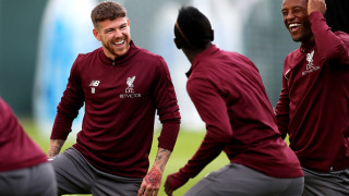 Барселона ще се опита да привлече левия защитник на Ливърпул