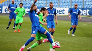 Последната среща от професионалния български футбол за сезона противопоставя отборите