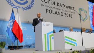 Радев иска да се запазят работните места и социалният аспект в борбата за климата