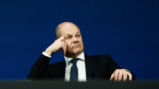 Мъж носещ маска за Хелоуин се опита да нахлуе в