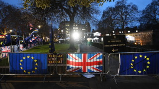 Премиерът на Великобритания Тереза Мей има две седмици да предоговори