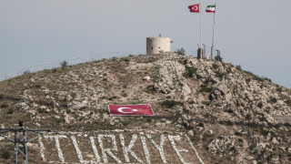 Страхувайки се от нова бежанска криза Турция изпраща войници да