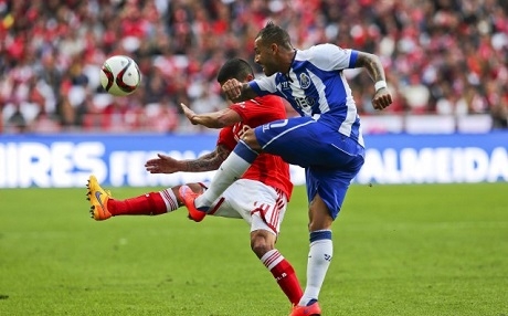 Равенство в дербито на Португалия запази интригата за титлата