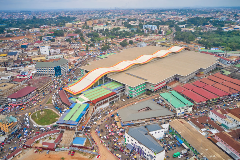 Изглед от въздуха на целия пазар в Кумаси