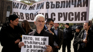 Атака се отчете с тиквен медал пред шефа на НАТО
