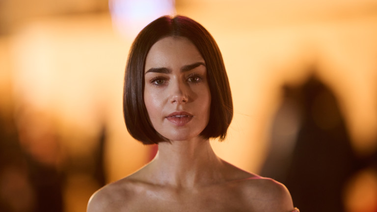 3 години след кражбата - Лили Колинс получи годежния си пръстен обратно