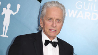 Малко преди Коледа голямото и задружно семейство Дъглас се увеличи