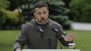 Зеленски за ограниченията да удрят по Русия със западни оръжия: Те просто ни се смеят