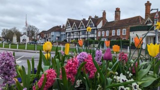 Собствениците на имоти в китното британско село Дачет са отчаяни