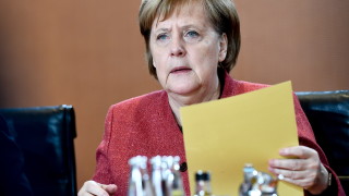 Християндемократическият съюз ХДС проучва възможността Ангела Меркел да предаде пълномощията
