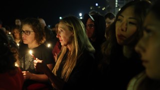 Бащата и синът обвинени в масова стрелба на плажа Бонди