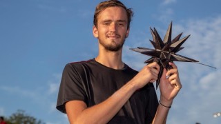 Даниил Медведев е роден в Москва и обича математиката