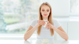 Вода, кефир, чай от куркума и напитките, които подсилват имунитета