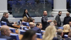 Декларации и остри сблъсъци в началото на работния ден на депутатите