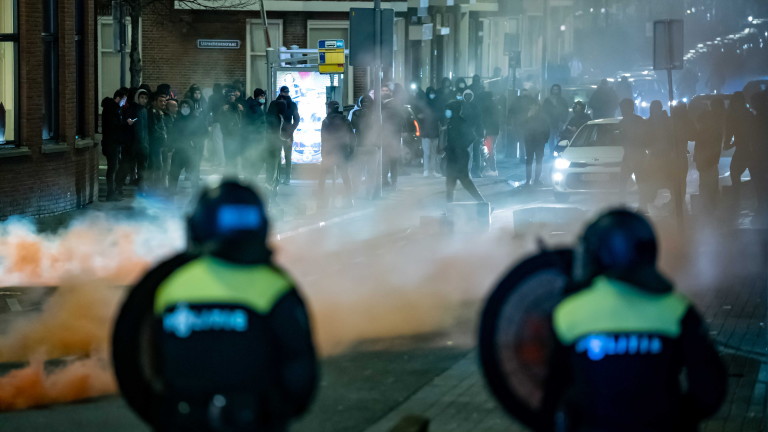 Най-малко 150 души са арестувани при втората вечер на протести