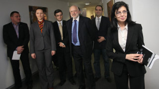 Чрез някои социолози ГЕРБ готвят купуване на изборите, уверена Кунева