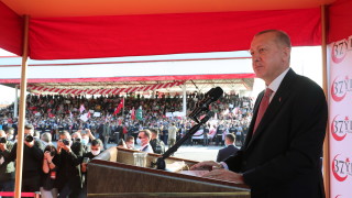 Турция затваря училищата до края на срока и въвежда вечерен