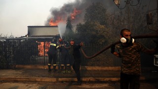Няколко големи горски пожара избухнаха в събота в различни части