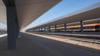 Напрежението между 6 ти и 8 ми коловоз в западната част на