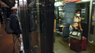 Френският министър на здравеопазването Оливие Веран заяви че коронавирусът отново