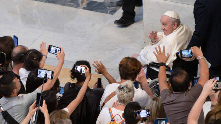 Папа Франциск подхрани слуховете за бъдещето на своя понтификат, като