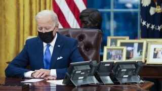 Американският президент които се преразглежда имиграционната политика на предшественика му