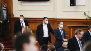 Трети ден продължи дебатът в парламента по темата дали в