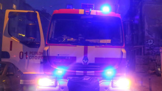 Пожар бушува до до ТЕЦ София тази вечер съобщи bTV