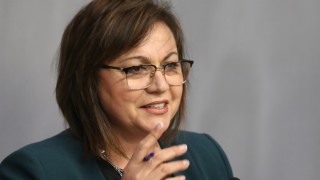 Лидерът на БСП Корнелия Нинова заведе дело срещу журналиста Калина