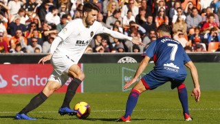 Валенсия постигна драматична победа над последния в Ла Лига Уеска
