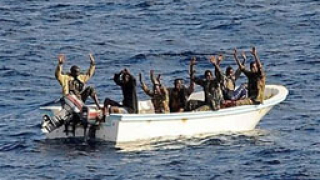 Британски спецчасти „взеха на абордаж” пиратски кораб