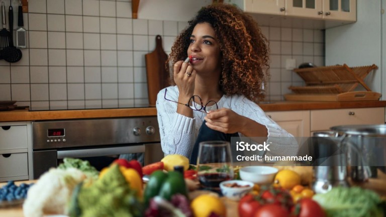 Есента е сезонът на шарените листа по дърветата, дъждовете и