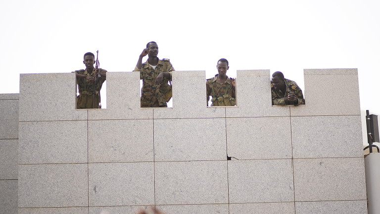 В Судан е осуетен военен преврат, съобщи АФП. Агенцията се