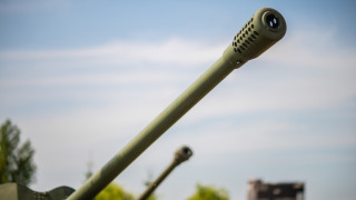 Норвегия и Дания ще дарят на Украйна 8000 артилерийски снаряда От