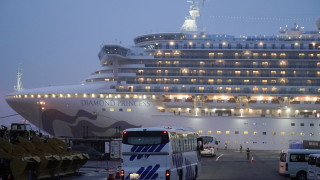 Япония: Двама възрастни пътници от круизния кораб с коронавирус са загинали