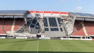 Покривът на стадиона на холандския клуб АЗ Алкмар се срина