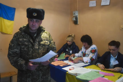 Местните избори в Украйна затвърдиха разцеплението между западните и източните части