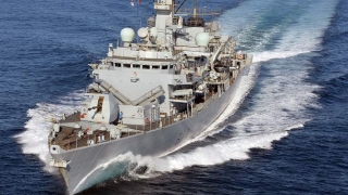 Силите на военноморския флот на Русия следят за навлезли в