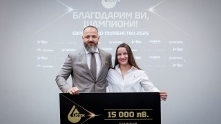 Годините си минават а единствените бизнесмени които продължават да спонсорират