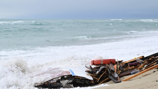 Гръцките власти спасиха в петък повече от 150 души пътували