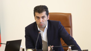 В момента се намираме между тежки изпитания за страната и