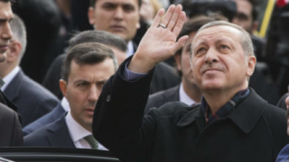 Ердоган натиска да се побърза с промените в Конституцията, разширяващи властта му