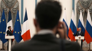 Путин пред Макрон: Решение за Мариупол само ако бойците се предадат